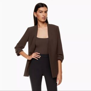 NWT Aritzia Babaton Power Hip length blazer rich brown size 6
